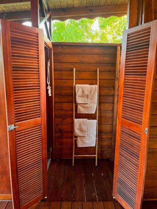 Bungalow Avec Jacuzzi Privatif Villa Sainte-Rose Exterior photo